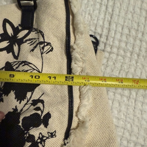 BCBGeneration Canvas Black Tan Large Tote Handbag Purse (no long strap) - Picture 7 of 9